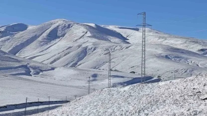 Taşlıçay’da kar yağışıyla Gündoğdu köyü beyaza büründü