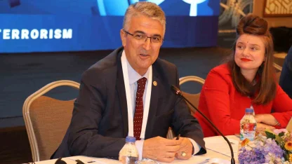 Aydın: "Parlamentolar en güçlü savunma hattıdır"