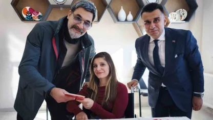 Uğur Işılak’tan engelsiz yaşam merkezine anlamlı atölye ziyareti