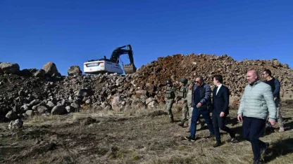 Ardahan Valisi Çiçek, sınır bölgesinde incelemelerde bulundu