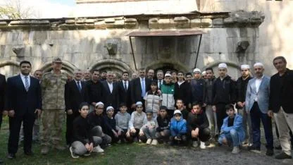 Vali Çiftçi, tarihi Taş Camide incelemelerde bulundu
