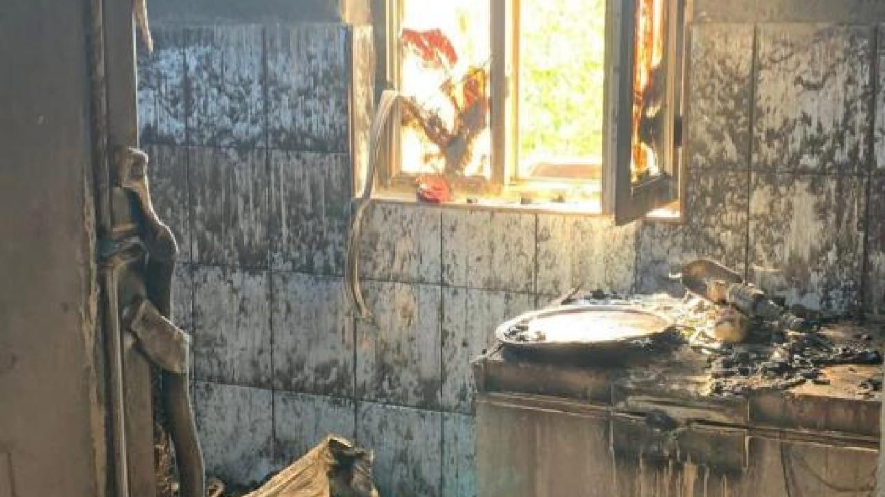 Yangın çıkan ev kullanılmaz hale geldi