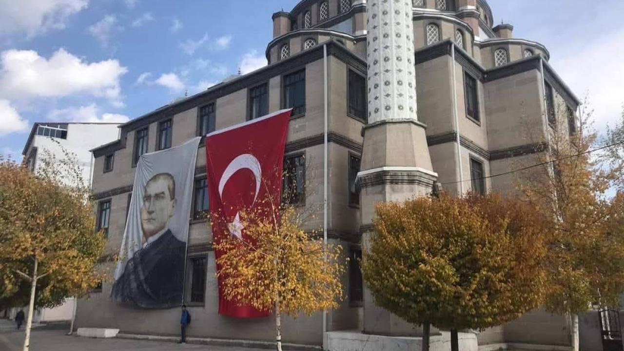 10 Kasım’da Işıklı Camiiden örnek davranış
