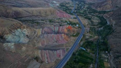 Doğanın renkli yüzü "Gökkuşağı tepeleri"