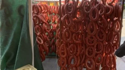 Ağrı’da etiketsiz ürünlere geçit yok: 415 kilo sucuk ele geçirildi