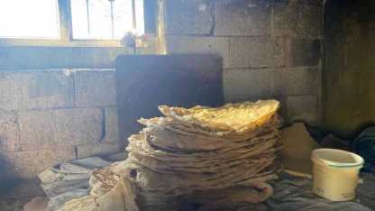 Ağrı’da soğukların başlamasıyla tandırlar kış hazırlıkları için yanmaya başladı