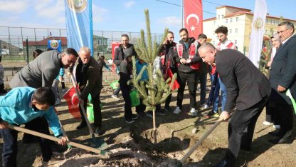 Ağrı’da "Türkiye Yeşeriyor, Gazze Güçleniyor" projesi kapsamında fidanlar toprakla buluşturuldu
