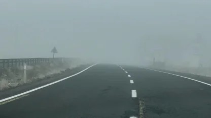 Ağrı’nın Patnos ilçesinde yoğun sis ulaşımı olumsuz etkiliyor