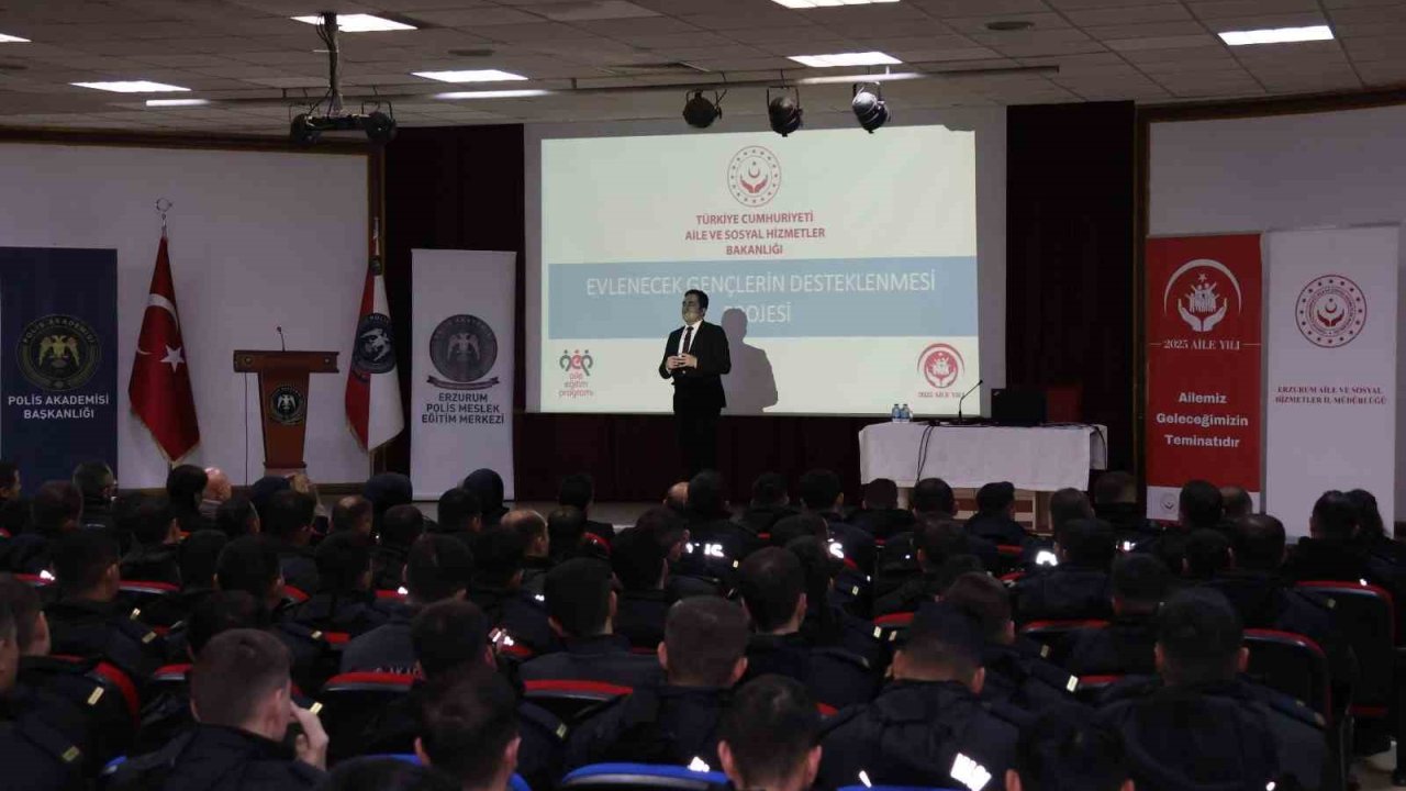 &quot;Ailemle Güvendeyim&quot; projesi kapsamında polis adaylarına eğitim verildi