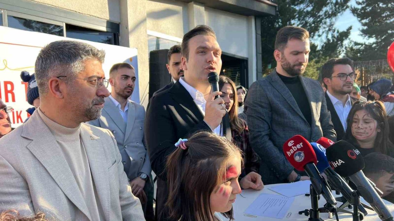 AK Parti Gençlik Kolları Genel Başkanı Yusuf İbiş: &quot;Çocuklar için daha adil bir dünyayı hep birlikte inşa edeceğiz&quot;