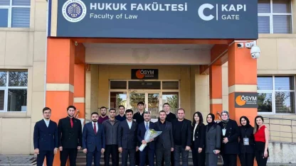 AK Parti İl Başkanı İbrahim Küçükoğlu, Atatürk Üniversitesi Hukuk Fakültesi öğrencileriyle buluştu