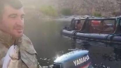 Amatör balıkçının kedi ile diyalogu kameraya yansıdı