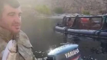 Amatör balıkçının kedi ile diyalogu kameraya yansıdı