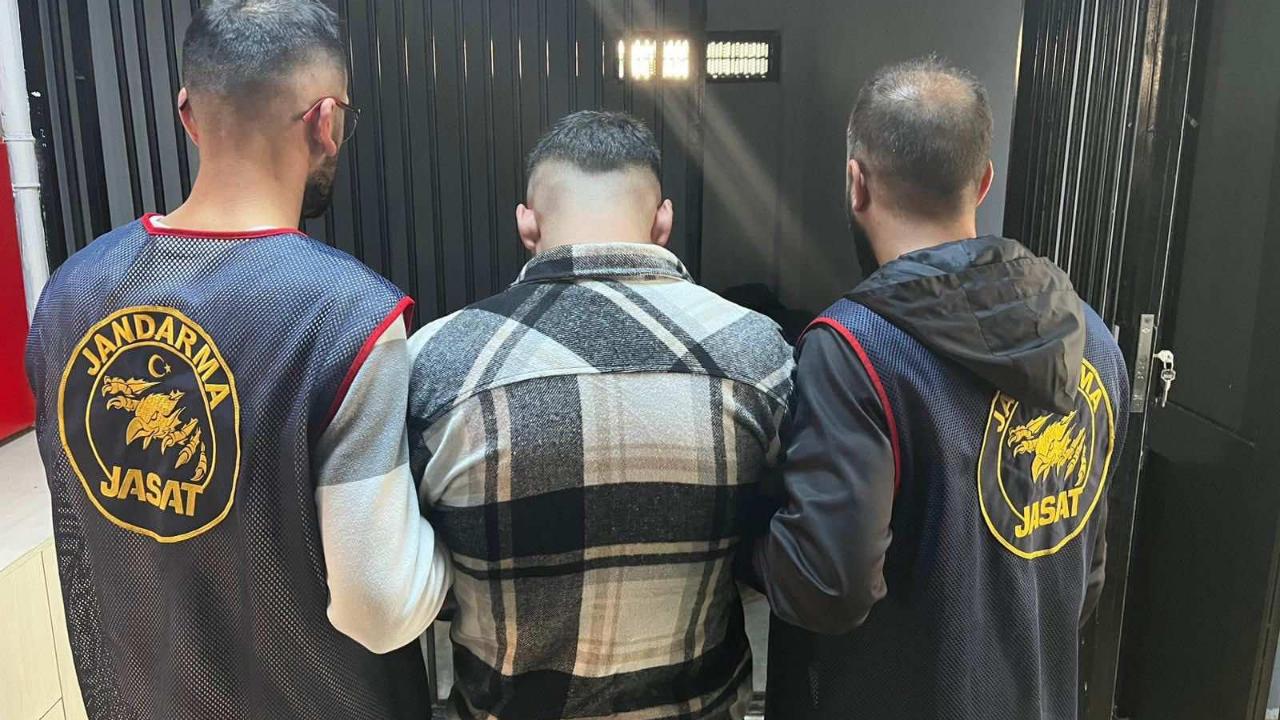 Ardahan merkezli, arananlara yönelik operasyon