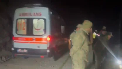 Ardahan’da kamyon devrildi: 1 ölü