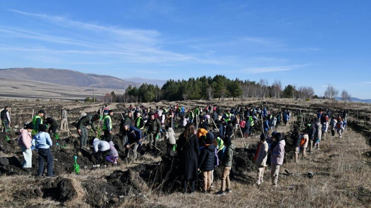 Vali Çiçek: "Bugün dikilen her fidan, yarınlarımızın umudu olacak"