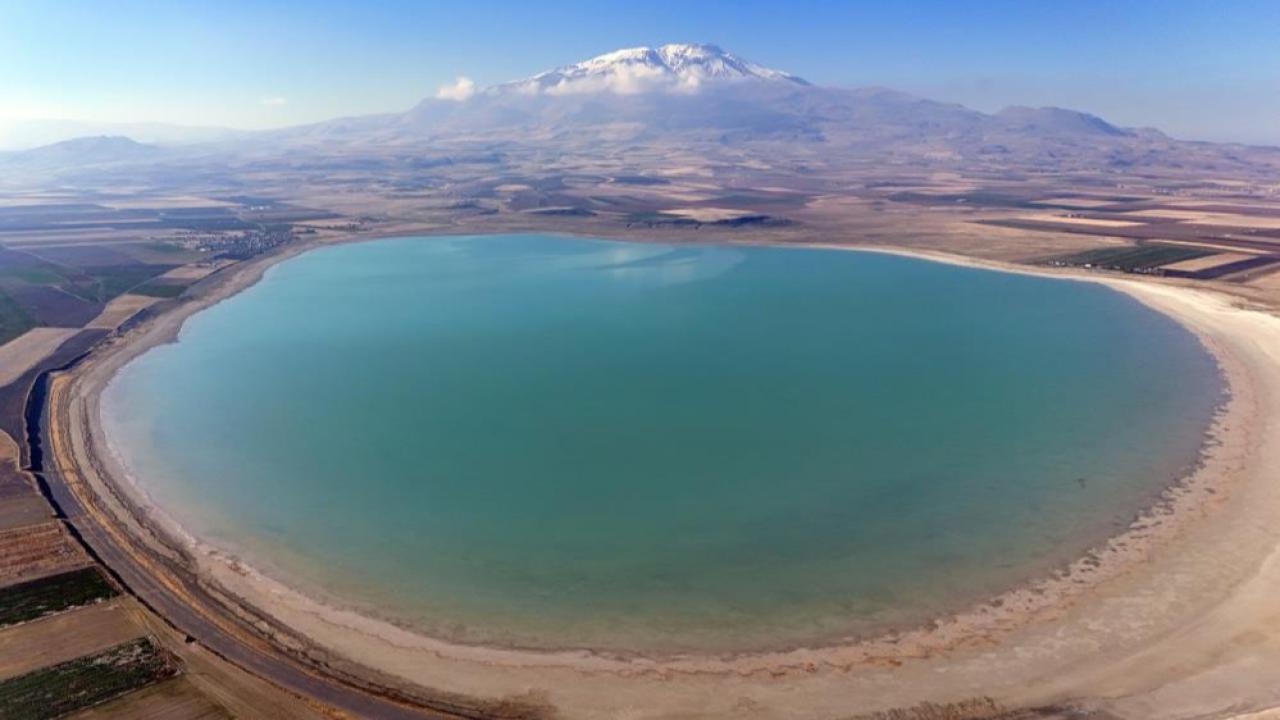 Arin Gölü&#039;nde sular çekiliyor