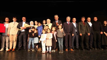 "Bir Gün Değil Bir Gül’dür Öğretmen"  ayakta alkışlandı