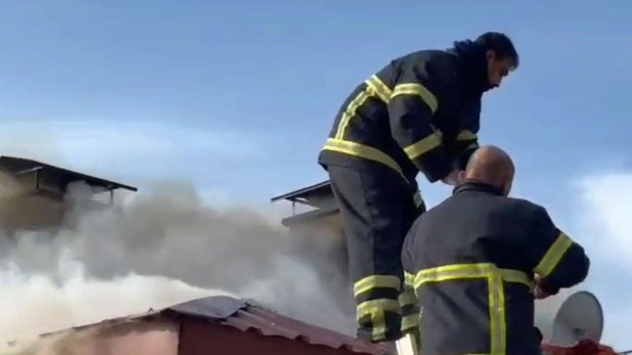 Çatıda çıkan yangın söndürüldü