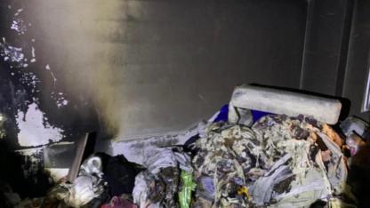 Çıkan yangında ev kullanılamaz hale geldi