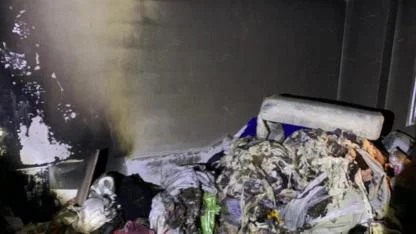 Çıkan yangında ev kullanılamaz hale geldi