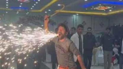 Çılgın davulcu, düğünlere renk katıyor