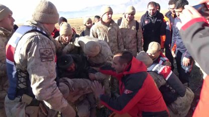 Arazide kaybolan çoban, koyunların arasında sıcaklığını muhafaza ederek hayatta kalmış