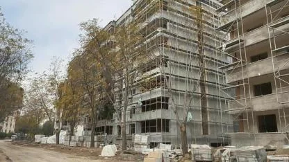 Dengesini kaybeden işçi inşaattan düştü