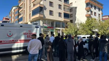 Dersaneden çıkan 2 öğrenciye otomobil çarptı