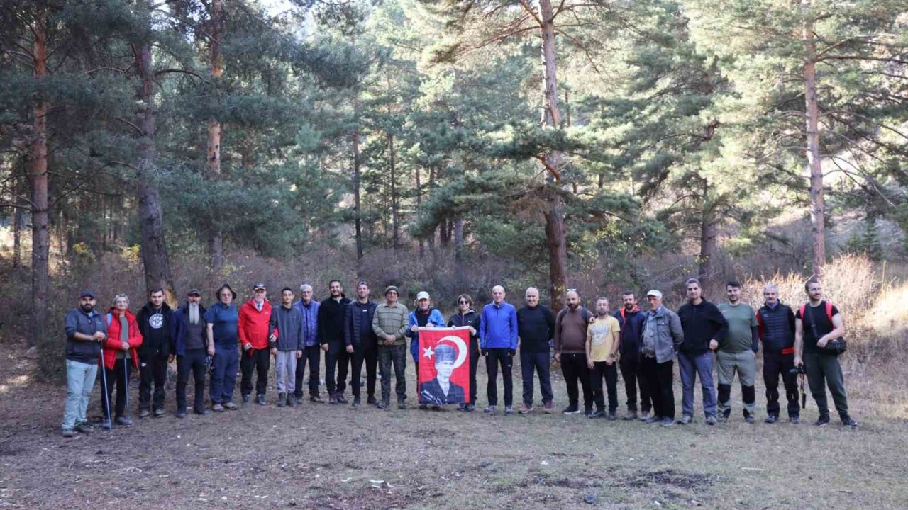 Doğal güzelliklerin içinde 16 km yürüdüler