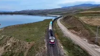 Erçek Gölü kıyısında tabloyu andıran manzara