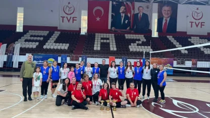 Erzurum Valiliği Kadın Voleybol Takımı şampiyon oldu