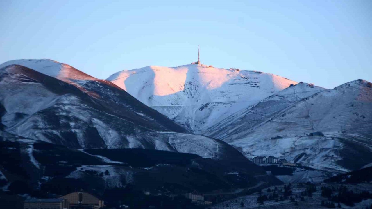 Erzurum’a kar geliyor