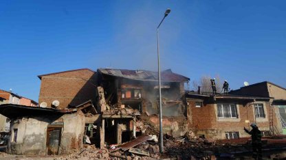 Erzurum’da doğalgaz patlamasında 2 ev çöktü, 1 kişi  yaralandı