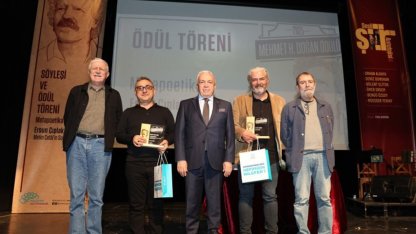 ETÜ öğretim üyesi Prof. Dr. Murat Kacıroğlu’na edebiyat eleştirisi ödülü