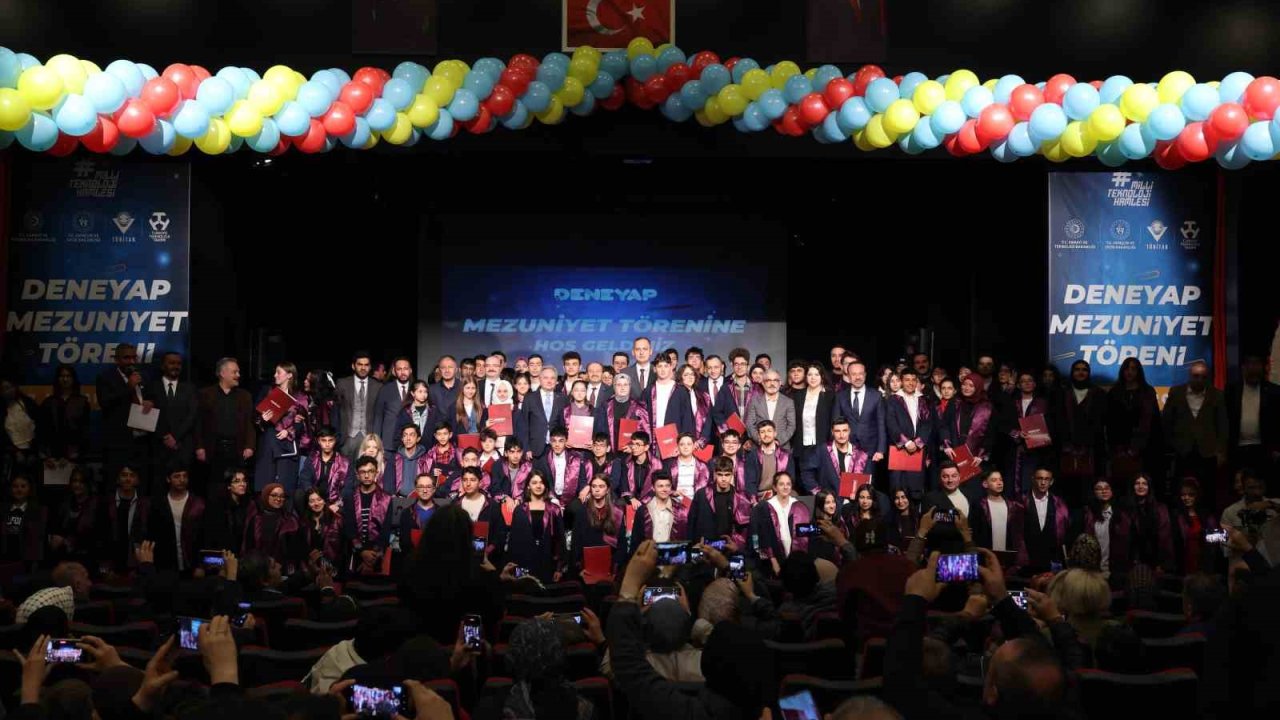 Geleceğin teknoloji yıldızları Deneyap Mezuniyet töreninde buluştu