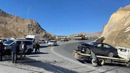 Hakkari-Van karayolunda trafik kazası
