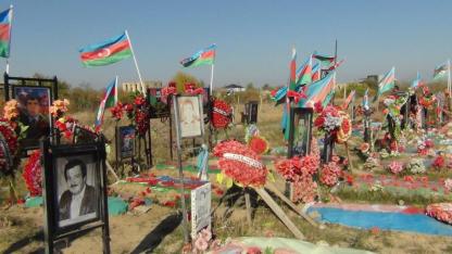 Hocalı'da 33 yıl sonra evlerine dönen vatandaşlar gözyaşlarına boğuldu