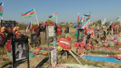 Hocalı'da 33 yıl sonra evlerine dönen vatandaşlar gözyaşlarına boğuldu