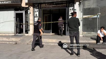 İş hanı bekçisi tuvalette ölü bulundu