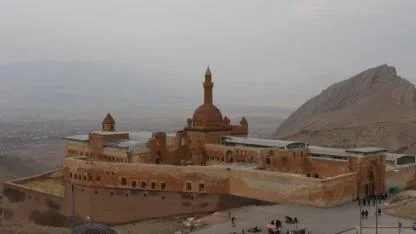 İshak Paşa Sarayı'nda tatil yoğunluğu