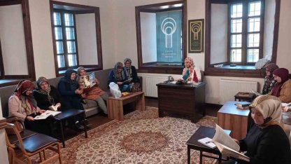 Ev hanımlarından örnek davranış