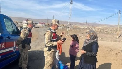 Jandarma kadına yönelik şiddeti önlemek için kapı kapı dolaşıyor