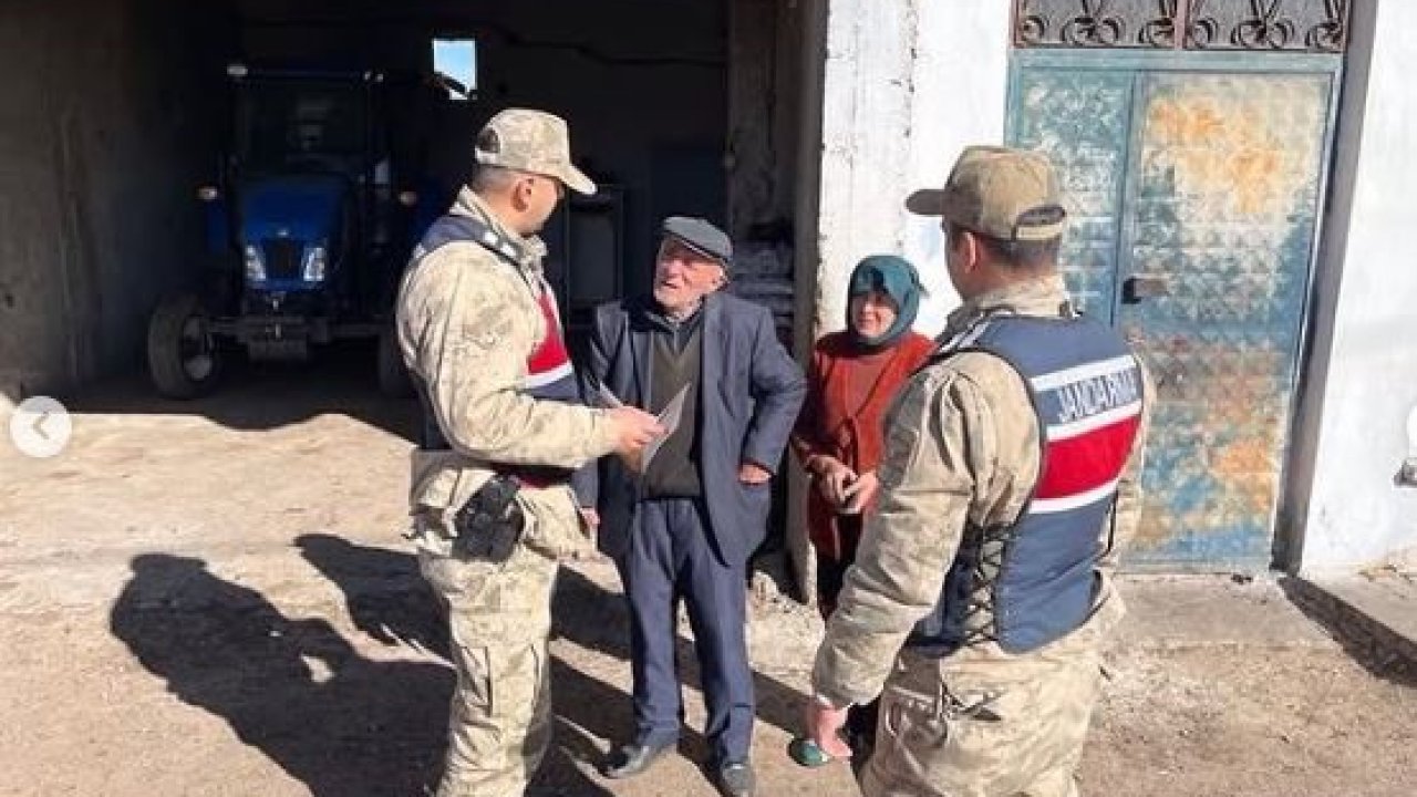 Jandarma Köylüleri Bilgilendirdi