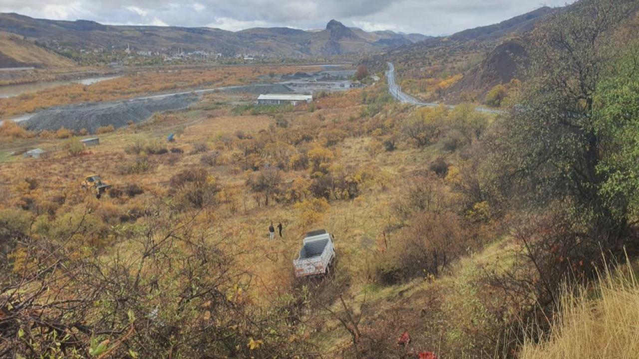 Kamyonet 50 metrelik uçurumdan aşağıuçtu