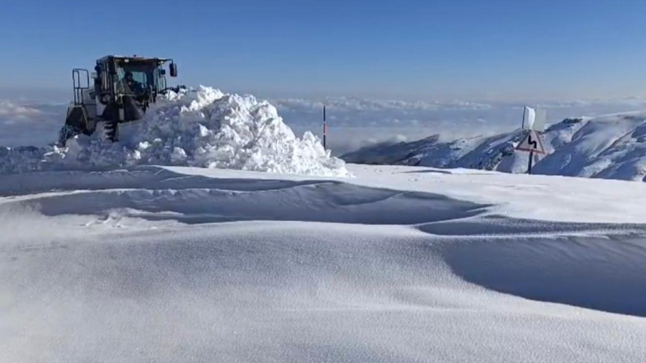Kapanan köy yolları ulaşıma açıldı