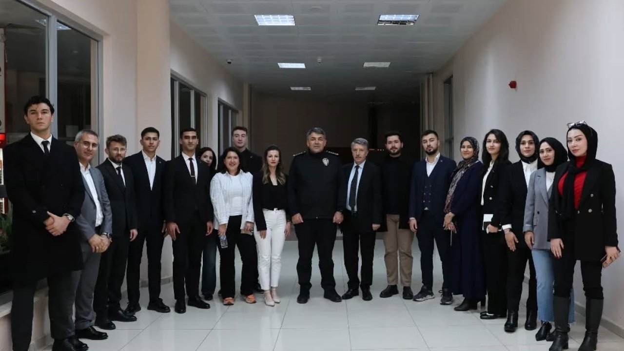 Karaburun’un Hukuk Fakültesi öğrencileriyle buluştu