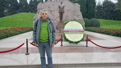 Karslı gazeteciler Haydar Aliyev'in mezarını ziyaret etti