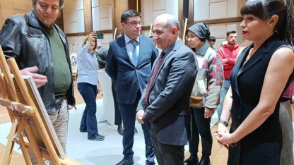 Kars’ta "100+2 şehirler arası karma sergi" sanatseverlerle buluştu