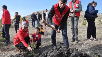 Kars’ta 5 bin 500 fidan toprakla buluştu